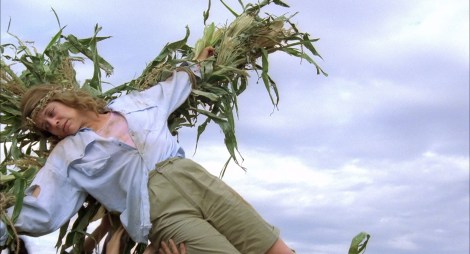 children of the corn linda hamilton crucifix stalks