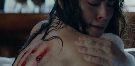 cabin-fever-remake-2016-bath-tub-shaving-scene